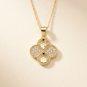 I said trebol with rhinestones and shines. Women Jewelry